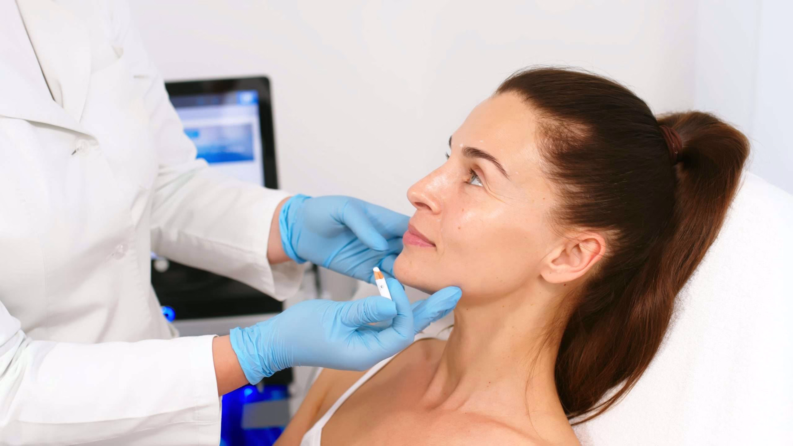 Expert Guide: How to Safely Cover Bruises, Redness & Marks After Cosmetic Treatments 3 Practitioner Aftercare