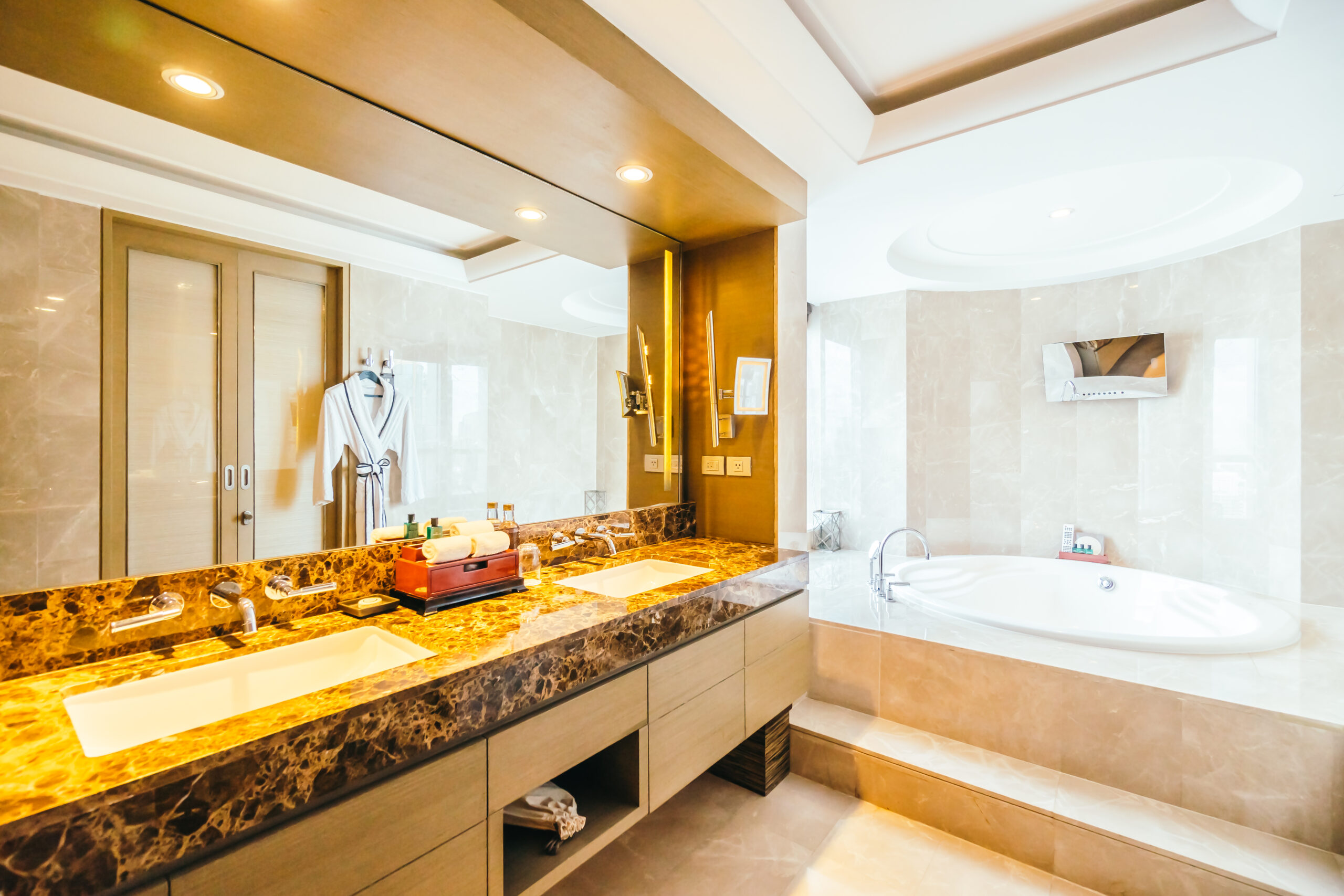 BANGKOK, THAILAND – AUGUST 12 2016: Beautiful luxury bathroom in