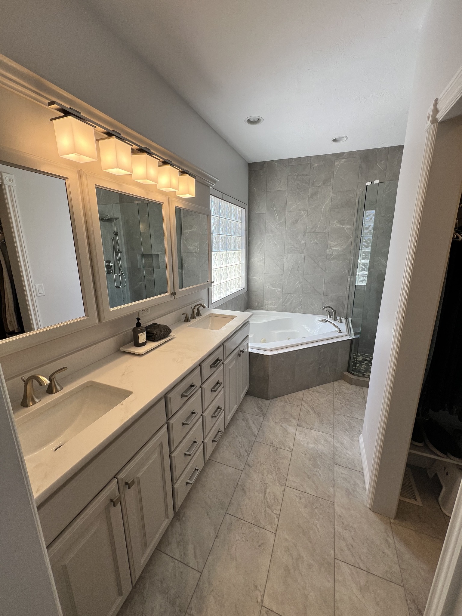 A Guide to Bathroom Remodel Contractors in Idaho Falls Finding the Right Partner: A Guide to Bathroom Remodel Contractors in Idaho Falls