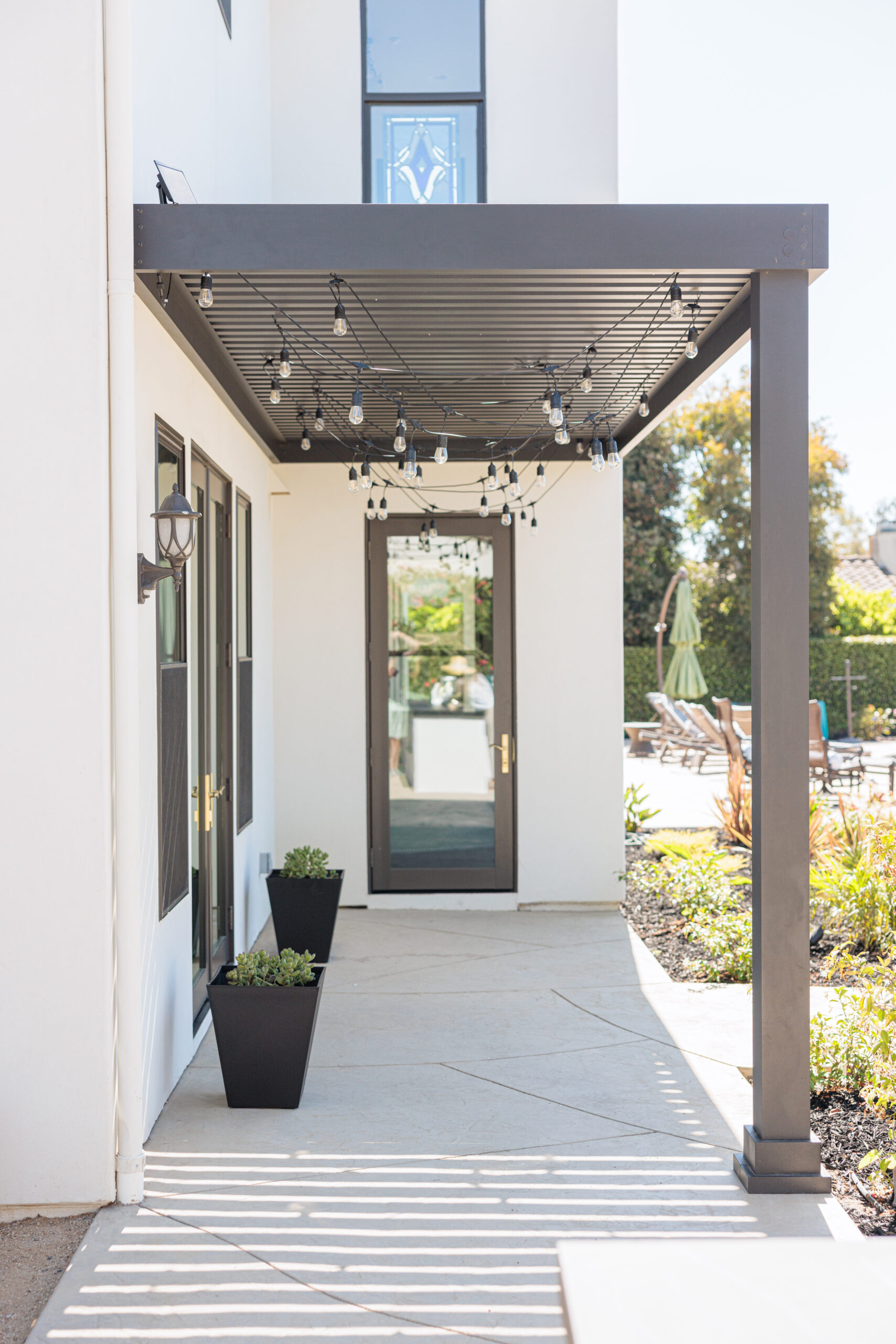 Modern aluminum lattice pergola modern aluminum lattice pergola in black powder coated aluminum