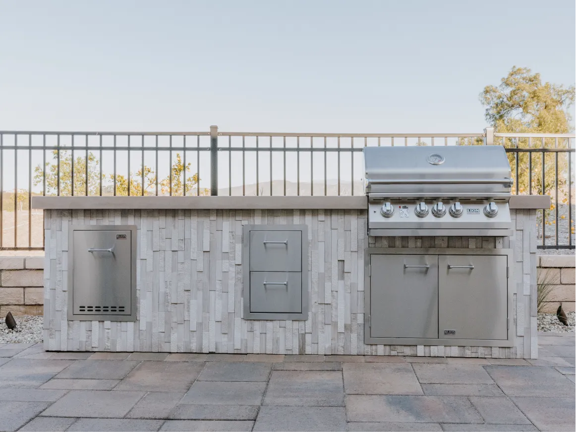 Outdoor Kitchen with Vertical Stacked Stone pools and spa
