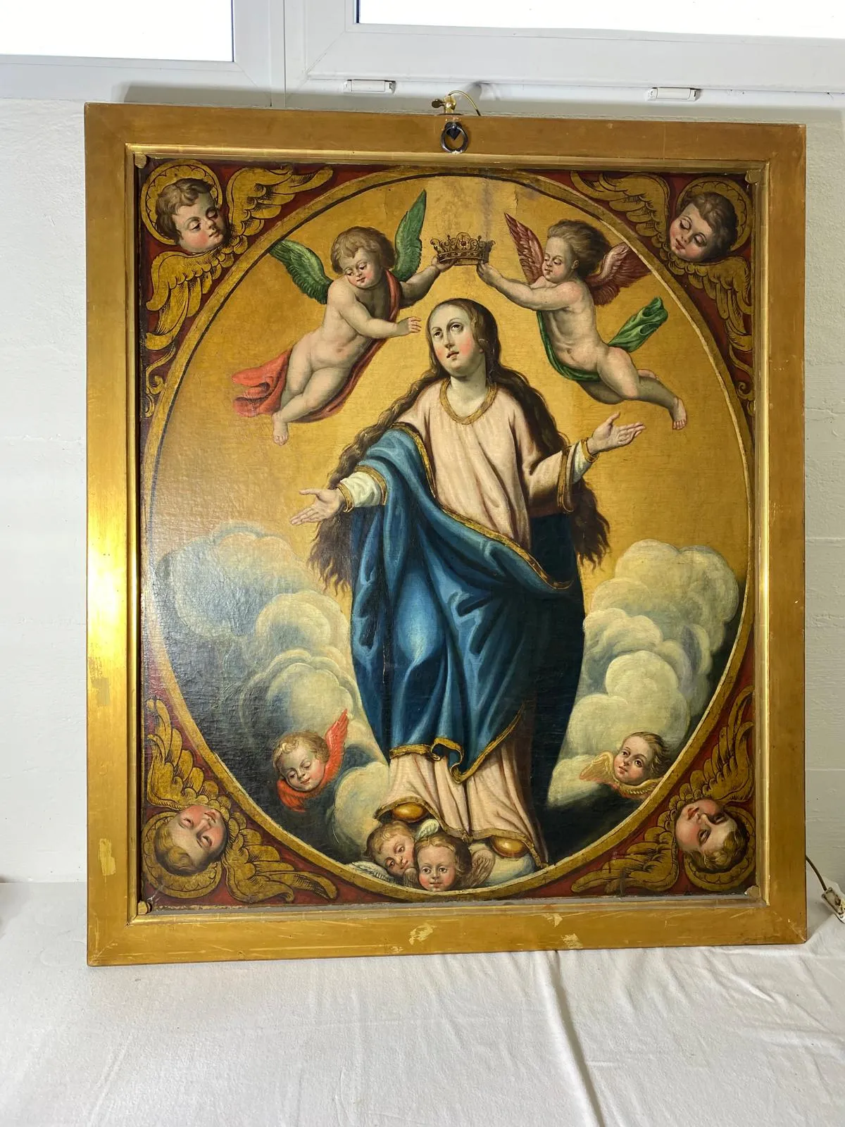 Vierge Marie couronnée par des anges