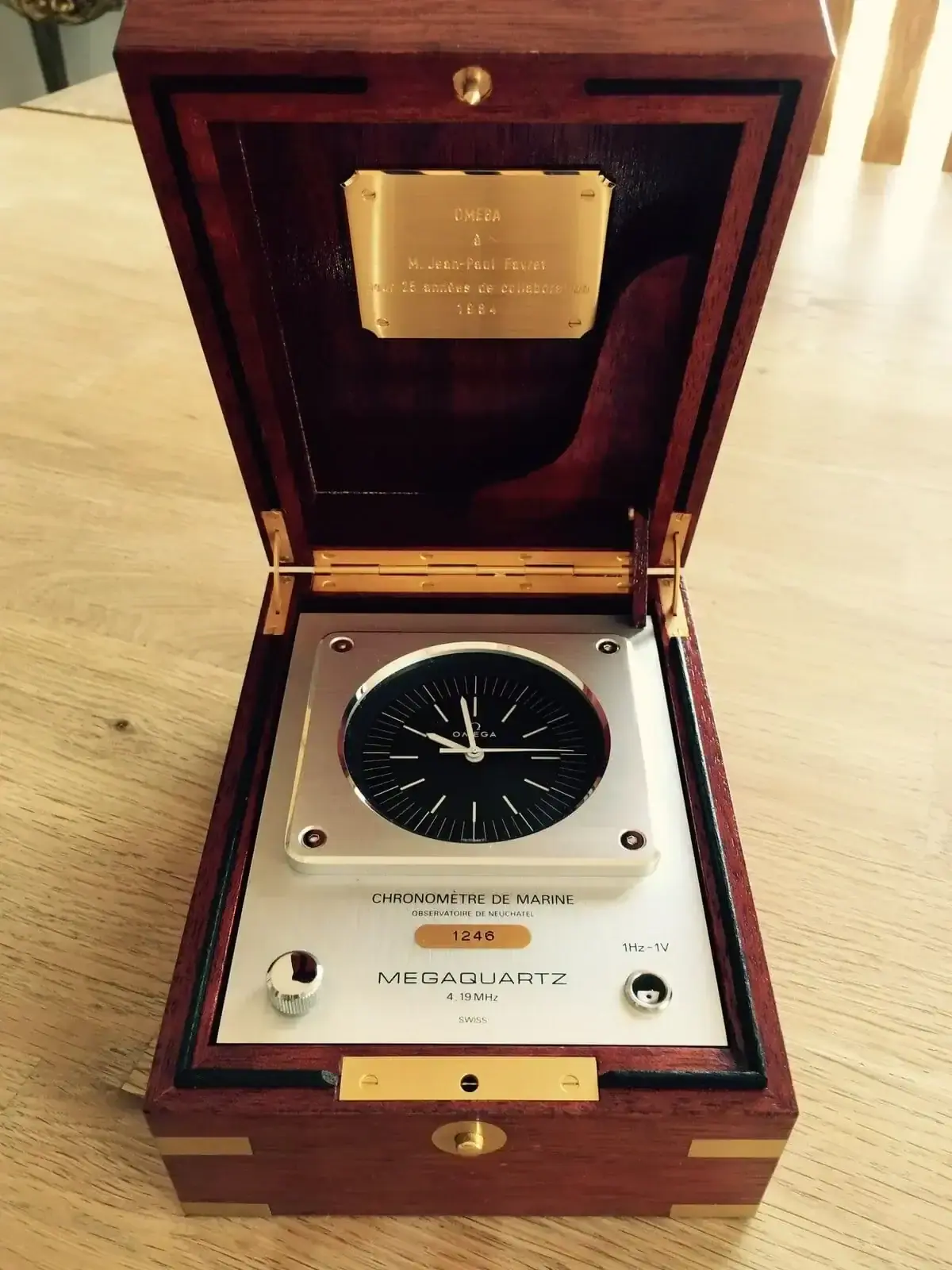 Chronomètre Omega marine dans coffret en bois ouvert