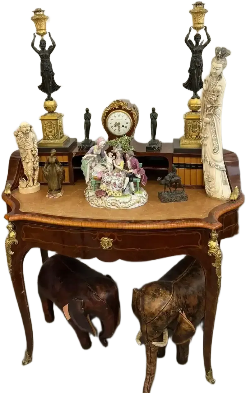 Console ancienne ornée de statues et horloge décorative