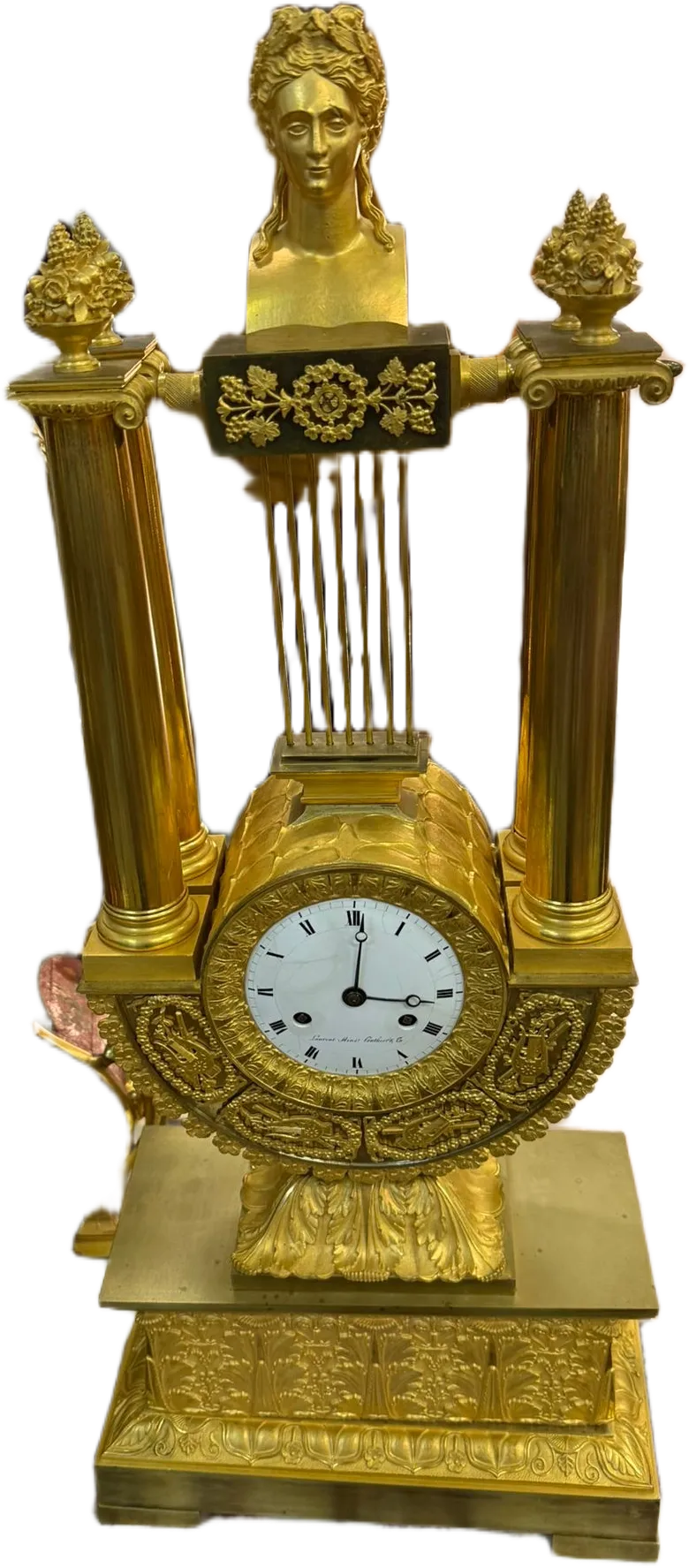 Pendule Empire dorée avec colonnes et buste féminin