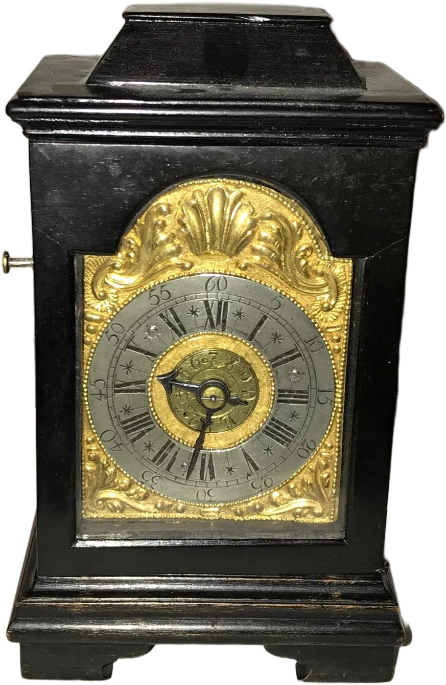 Horloge ancienne noire avec cadran doré orné