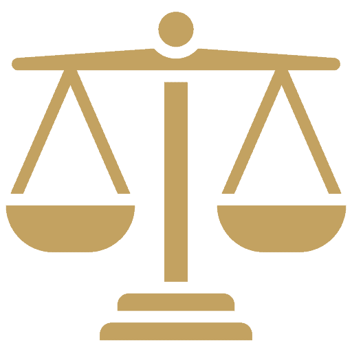Icône d'une balance en or sur fond transparent, symbolisant la justice et l'équité. La balance est composée de deux plateaux équilibrés, suspendus à une poutre horizontale.