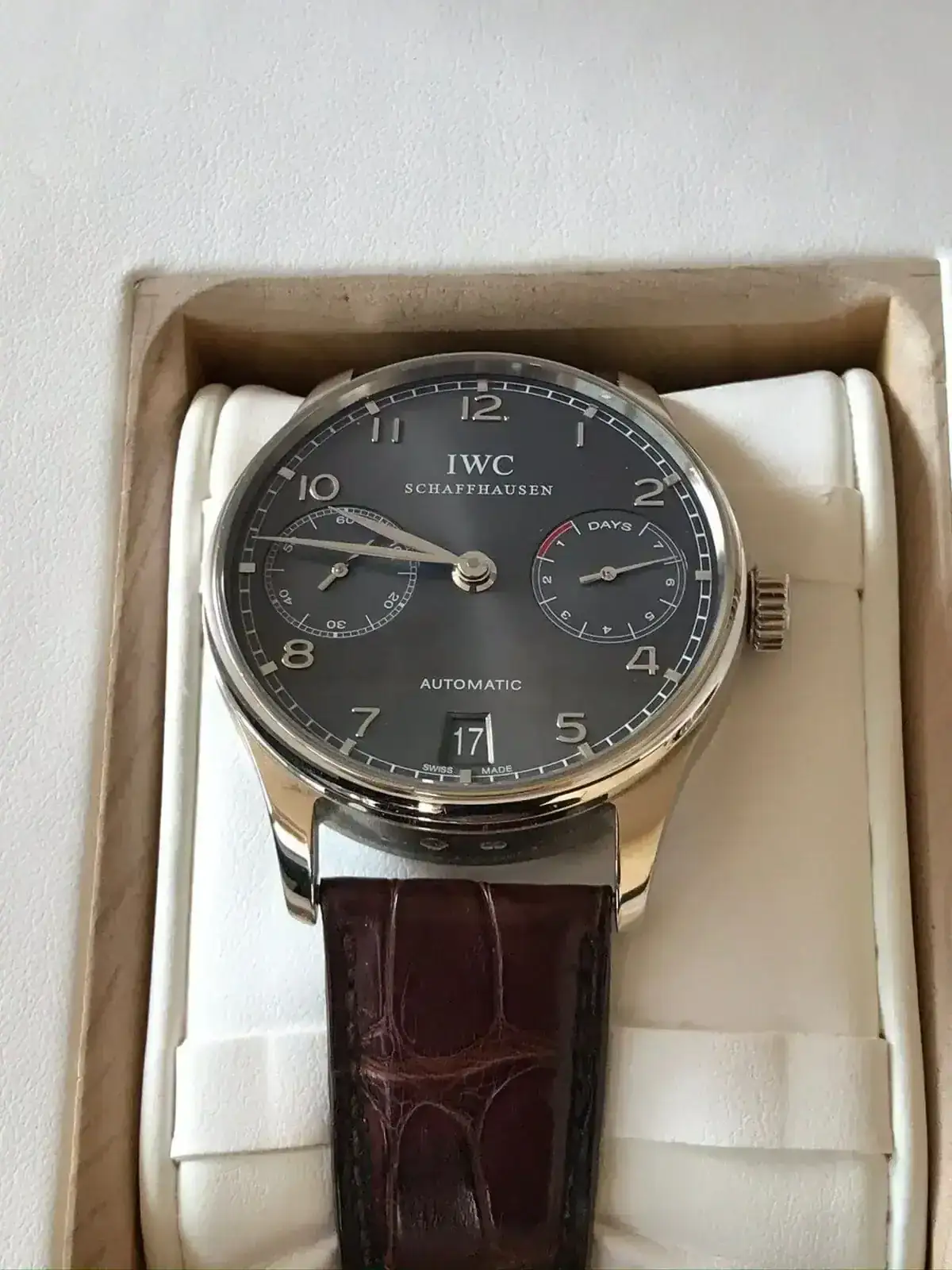 Montre automatique élégante avec bracelet en cuir brun