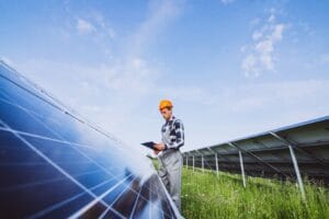 The Solar Job Market: Opportunities in the Green Economy 6