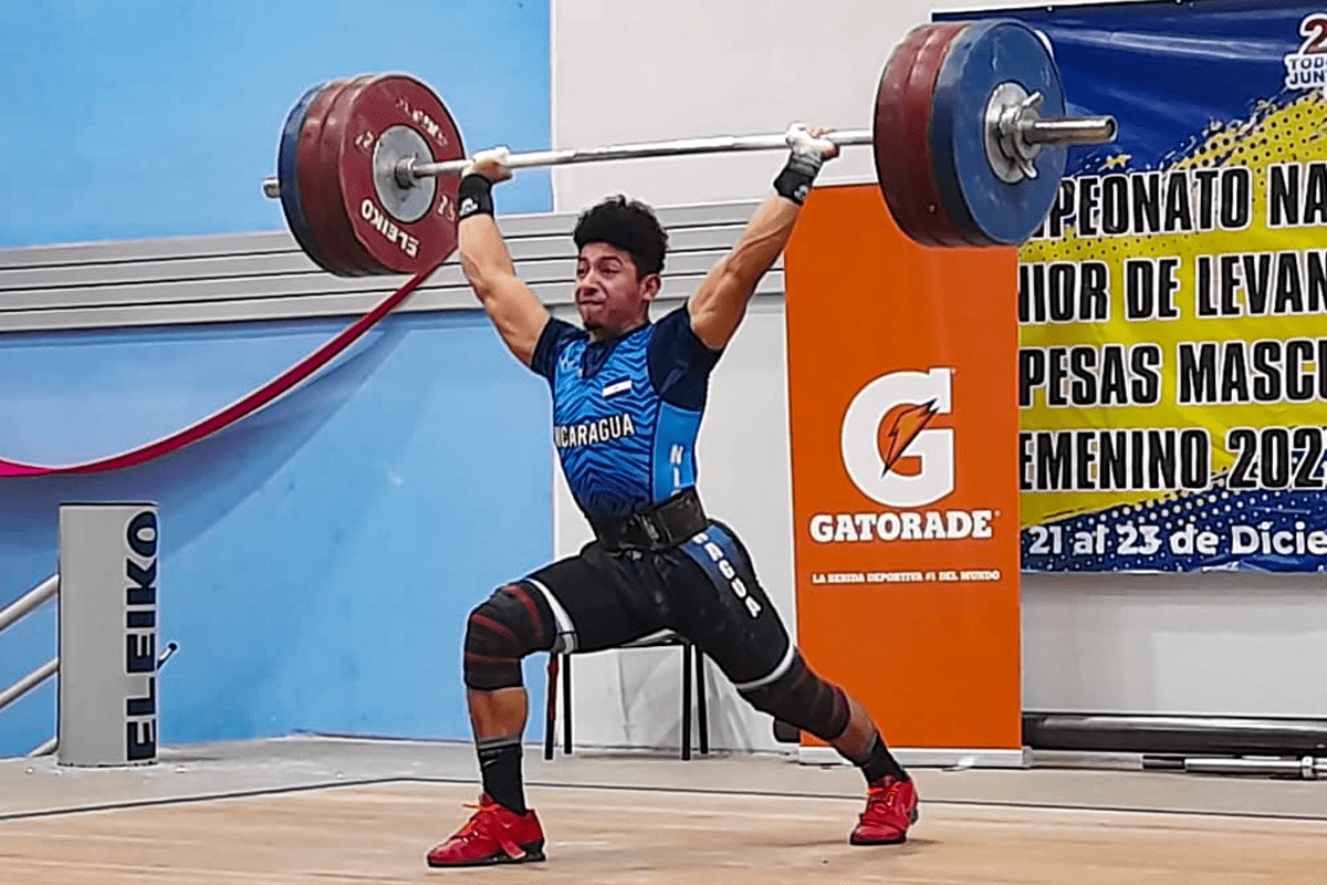 Orlando Vásquez triple medalla de oro en pesas para Nicaragua