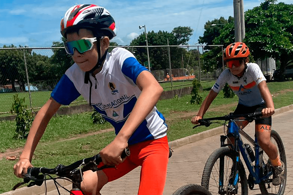 Ganadores en el pedaleo infantil