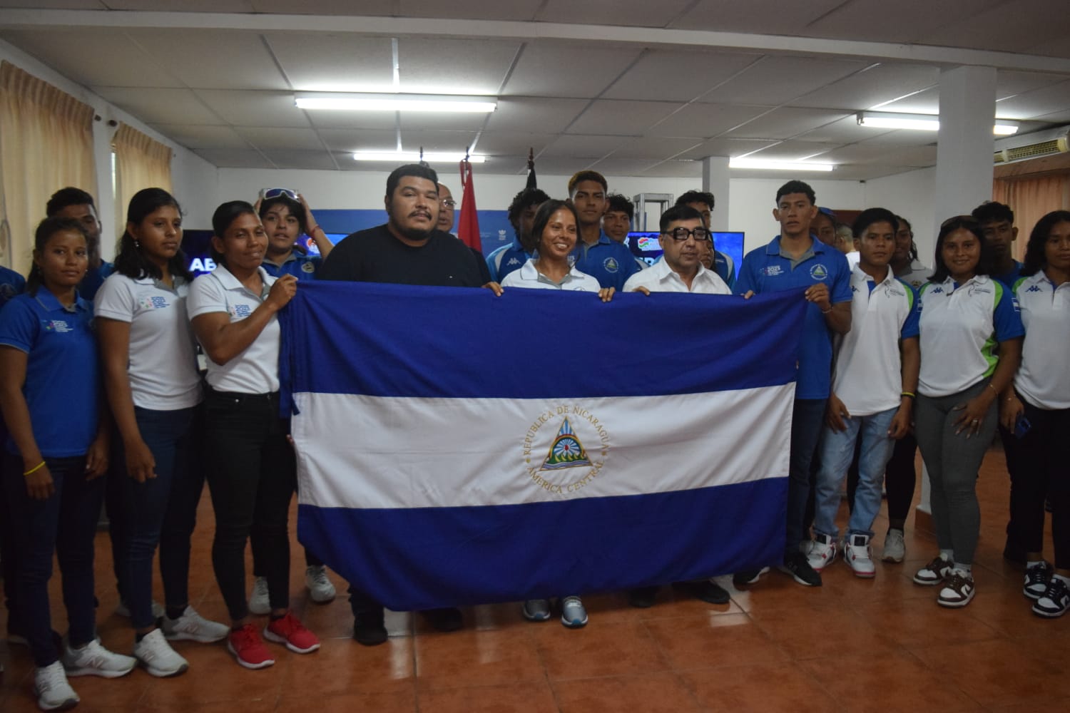 Nicas a medirse en aguas del Amatitlán