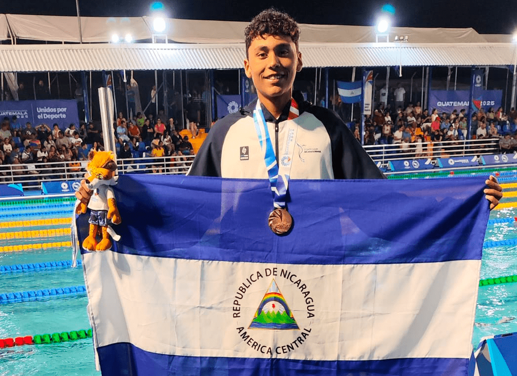 Erick Blandón impone récord nacional en los 50 m libres