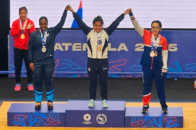 Scarleth Mercado levanta oro en Envión para Nicaragua