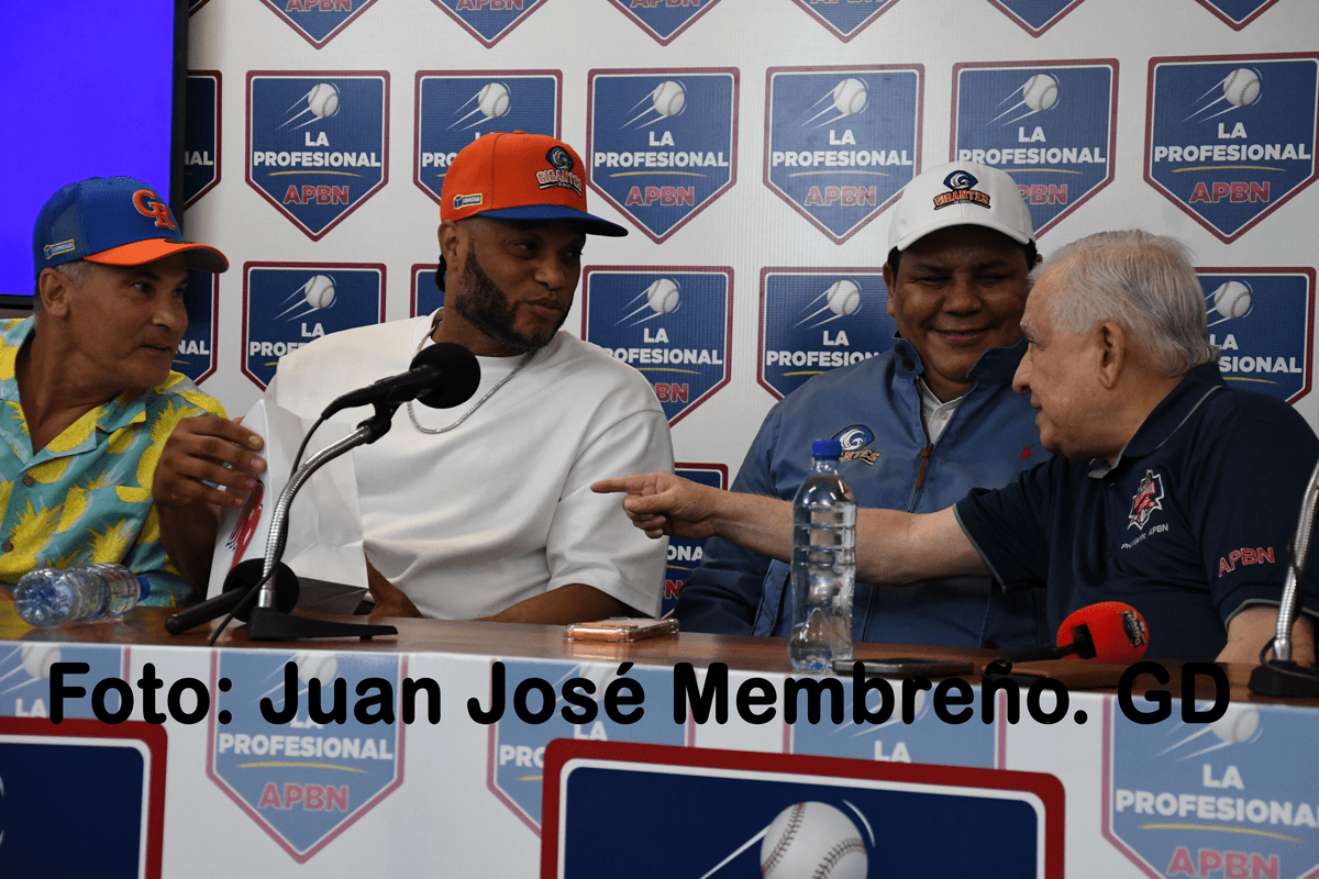 Conferencia-de-Prensa–Robinson-Cano-y–Omar-Vzquel–jj-7373