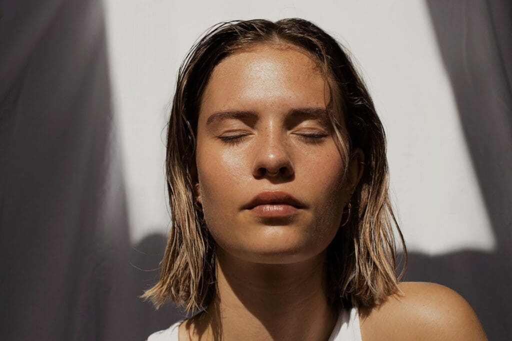 Foto de Fleur Kaan Desbloqueie uma beleza radiante e sem idade com TrueProtect Daily Sunsceen Stick