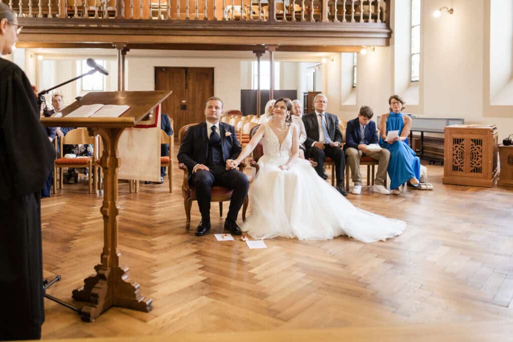 hochzeitsfotograf brautpaar kirche