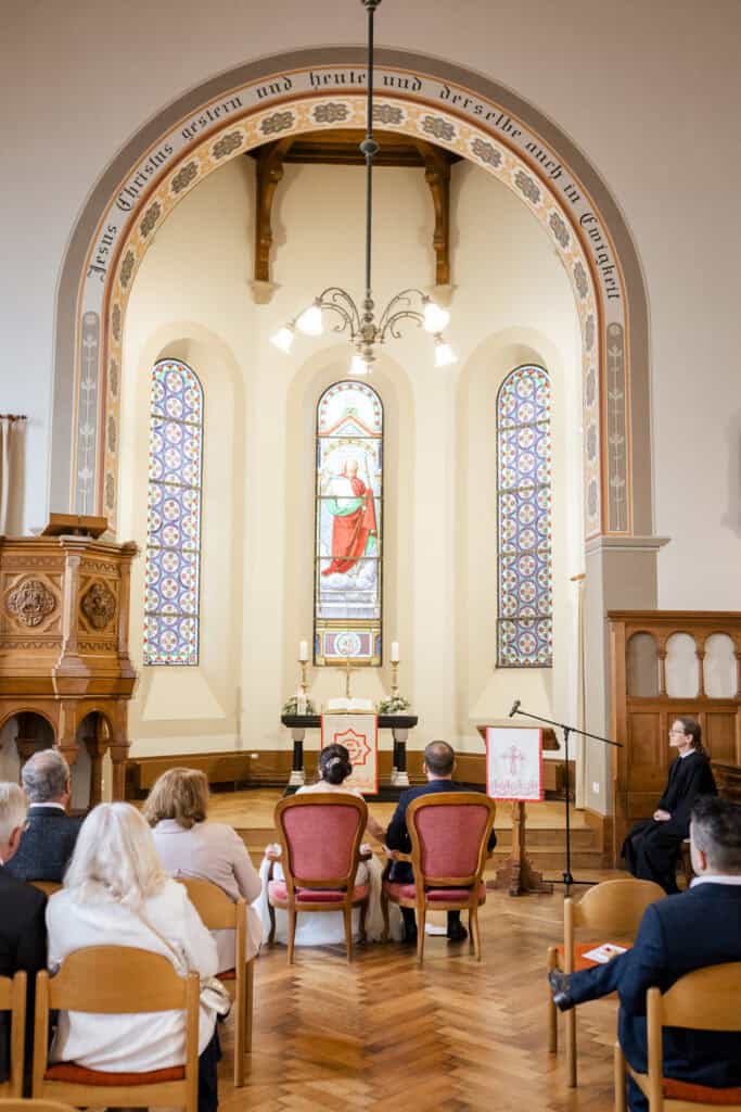 hochzeitsfotograf brautpaar kirche