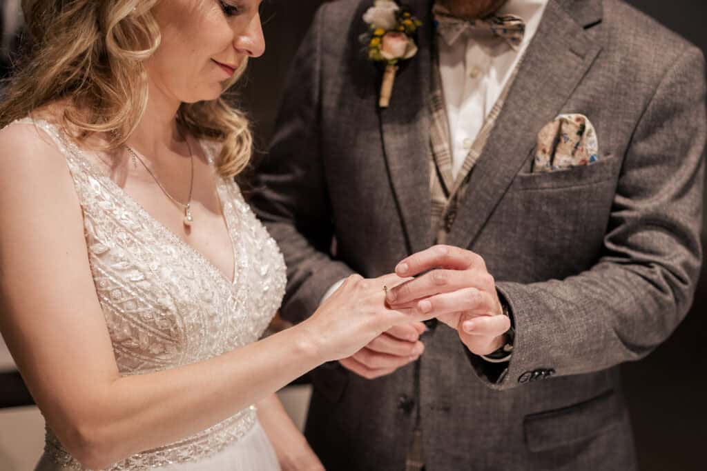 standesamtich heiraten brautpaar ringtausch