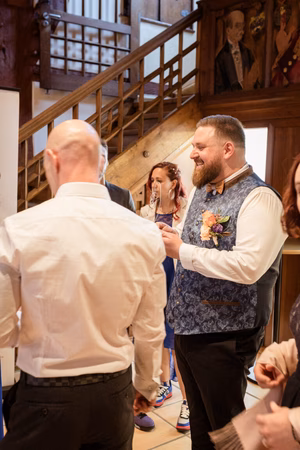 Hochzeit in Esslingen Bräutigam lacht Hochzeit in Esslingen Bräutigam lacht