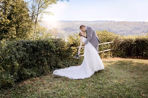 heiraten in esslingen - Brautpaar kĂĽsst sich heiraten in esslingen - Brautpaar kĂĽsst sich