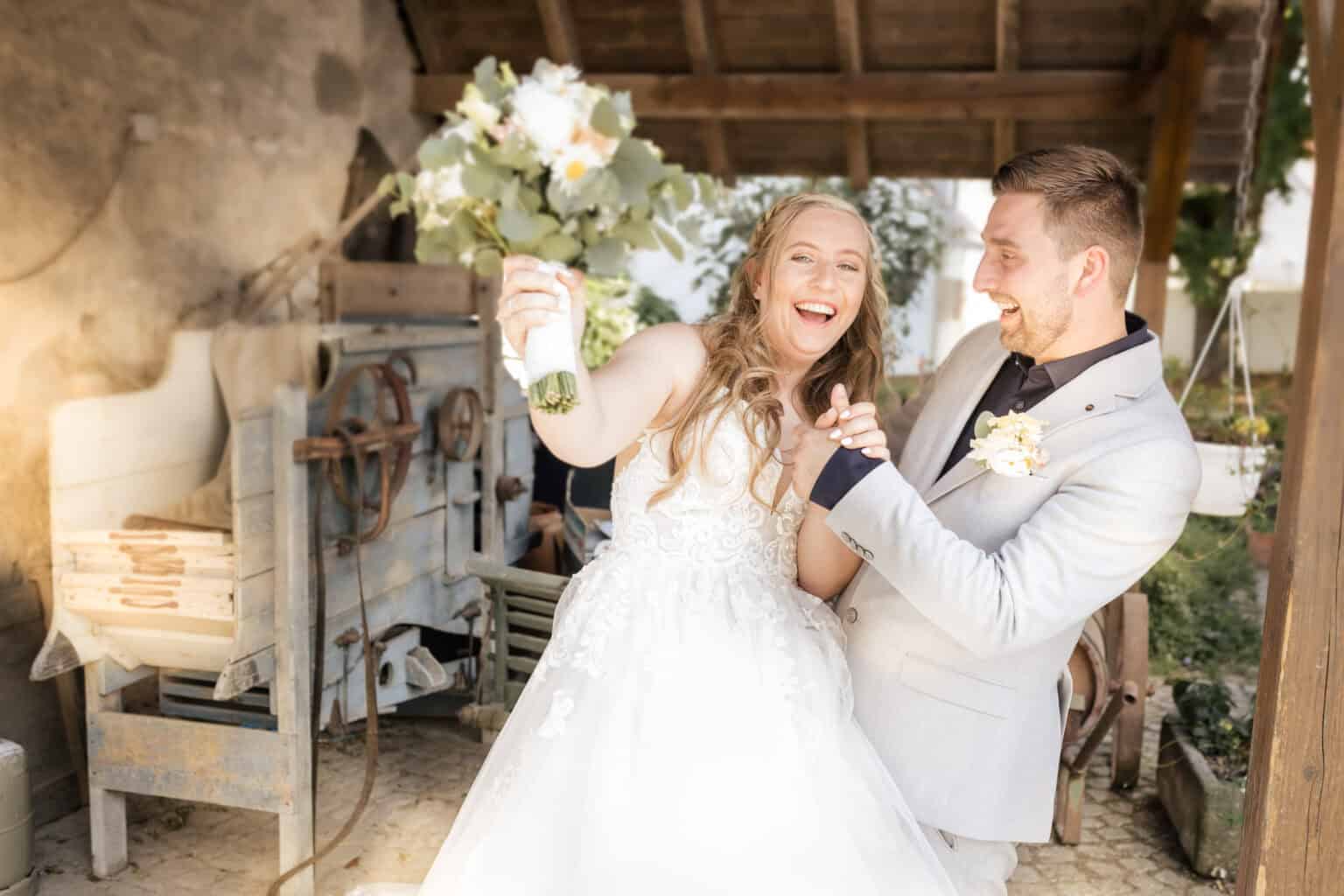 Hochzeitsfotograf Leonberg Emotionale Hochzeitsfotos vom Brautpaar.