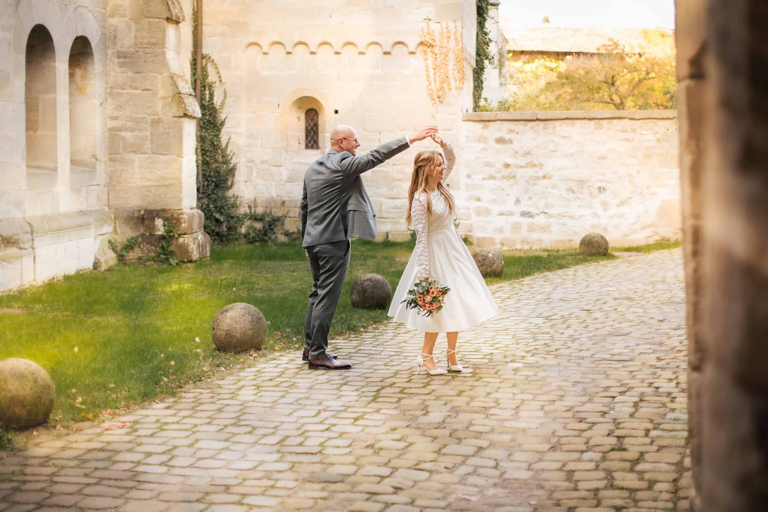 Hochzeitsfotograf Reutlingen fängt authentische und natürliche Hochzeitsbilder für unvergessliche Er.