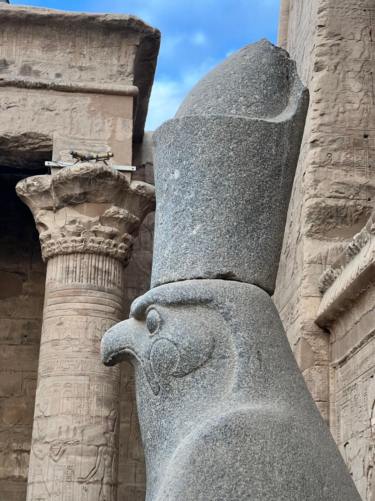 horus statue edfu