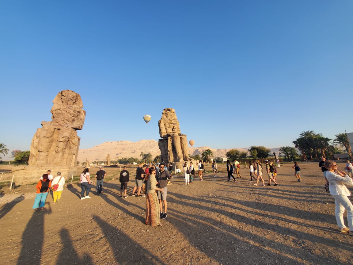 hot air balloon luxor ride colossi memnon