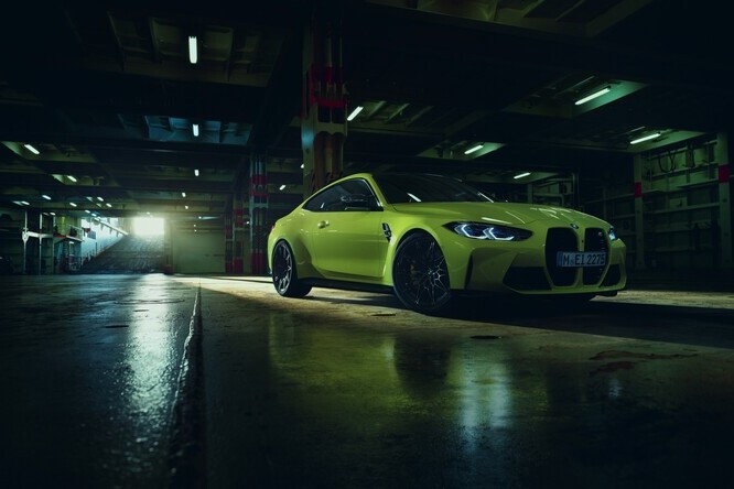 BMW M4 Competition, pièce unique signée Alcantara BMW M4 Competition, one-off firmata Alcantara