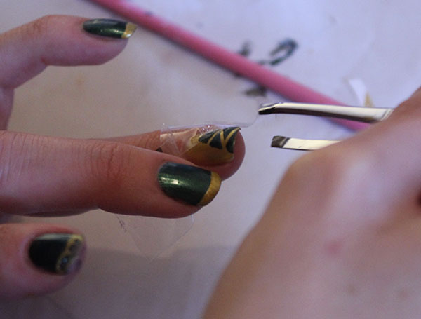 nail-art-noel-sapin-dore-color-mania