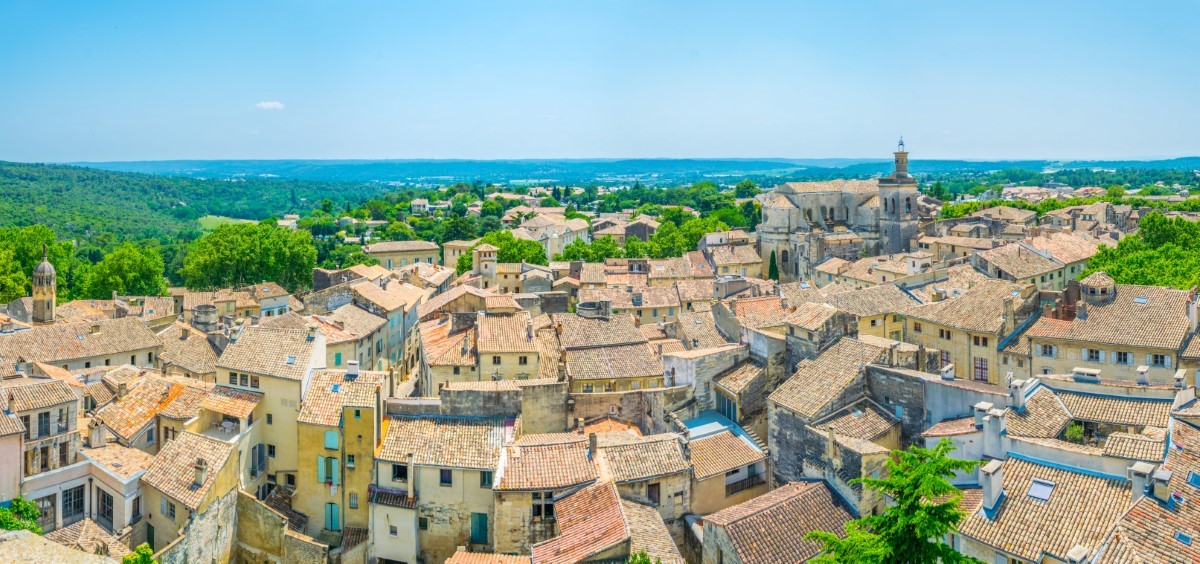 Uzes