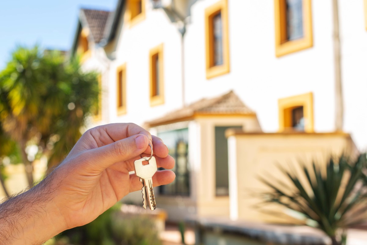 Crédit immobilier : il gagne moins de 20 000 € par an pourtant il décroche un taux record de 0,97 %