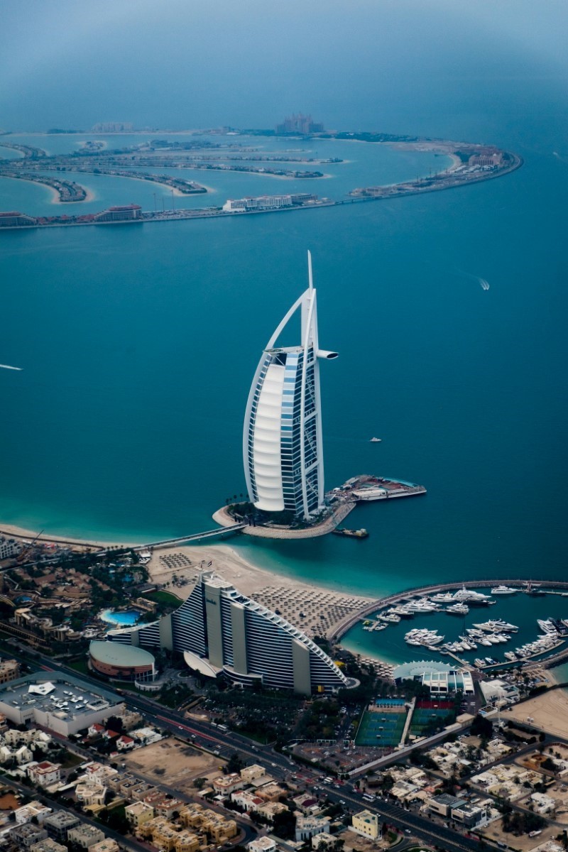 Dubaï 2025 : moins de 300 000 € pour une villa de luxe ? Ces jeunes flairent (déjà) la décote du siècle