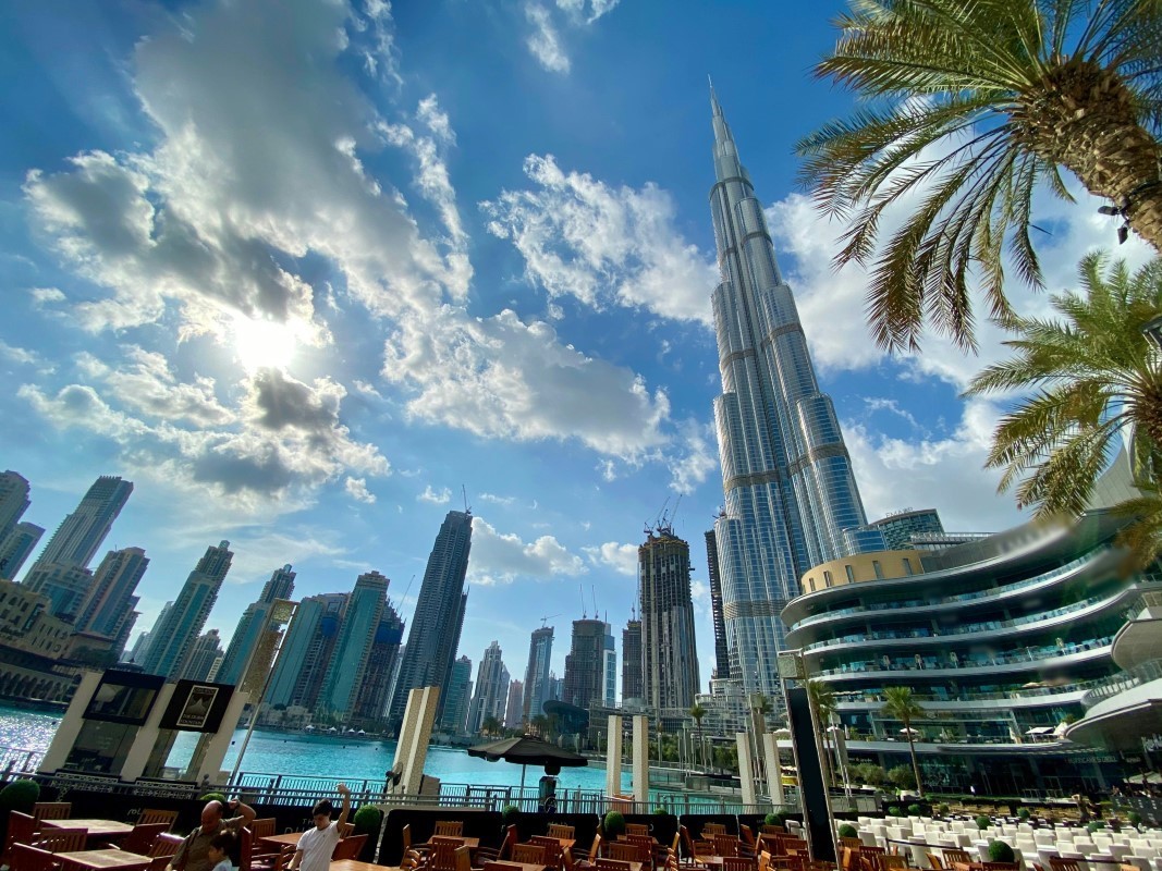 Dubaï 2025 : moins de 300 000 € pour une villa de luxe ? Ces jeunes flairent (déjà) la décote du siècle
