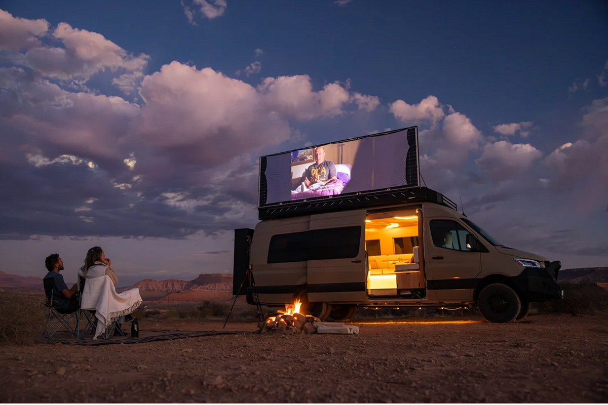 Van life nouveaux vacanciers van grand luxe douche XXL hôtel 5 étoiles