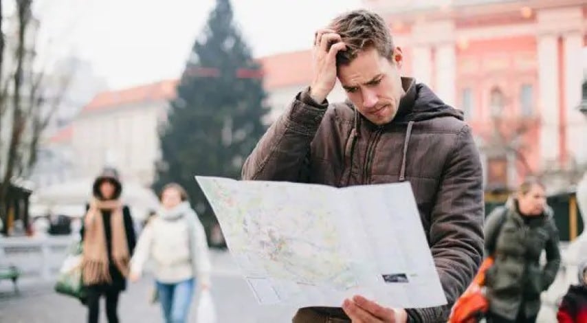 Dire Sumimasen pour interpeler quelqu'un et demander son chemin