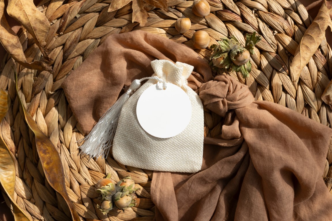Un sachet de graines pour annoncer une graine plantée dans le ventre