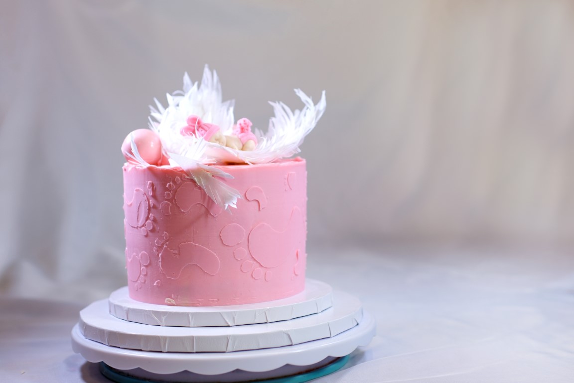 Créer un gâteau dévoilant la grossesse et le sexe du bébé