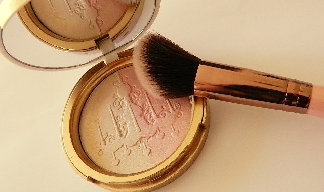 Candlelight glow Too faced 4
