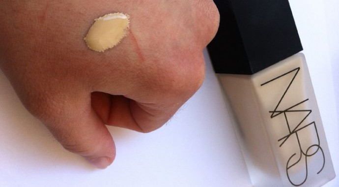 swatch fond de teint nars