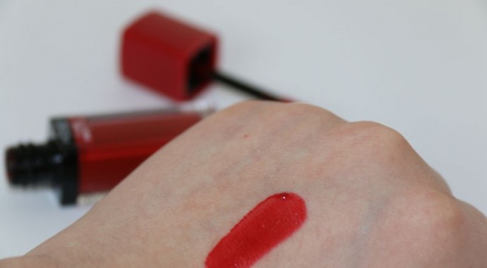 swatch rouge velvet bourjois