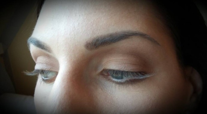 maquillage pour yeux en amande