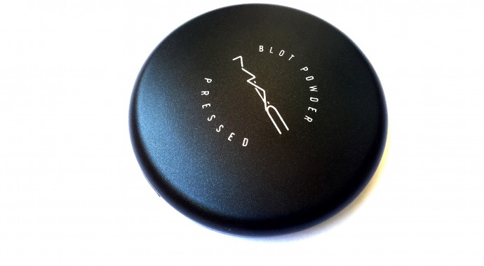 La poudre matifiante Blot Powder de Mac maquillage