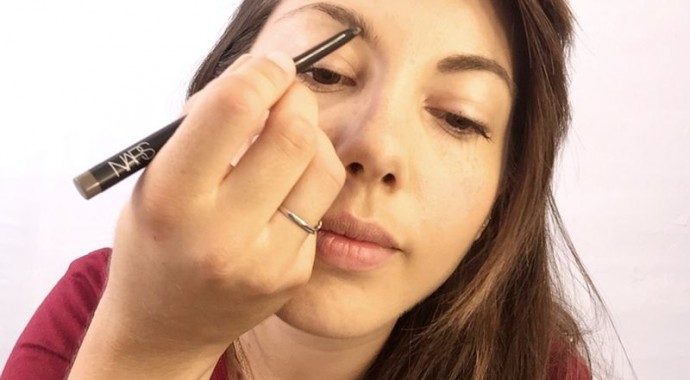 revue crayon sourcils nars