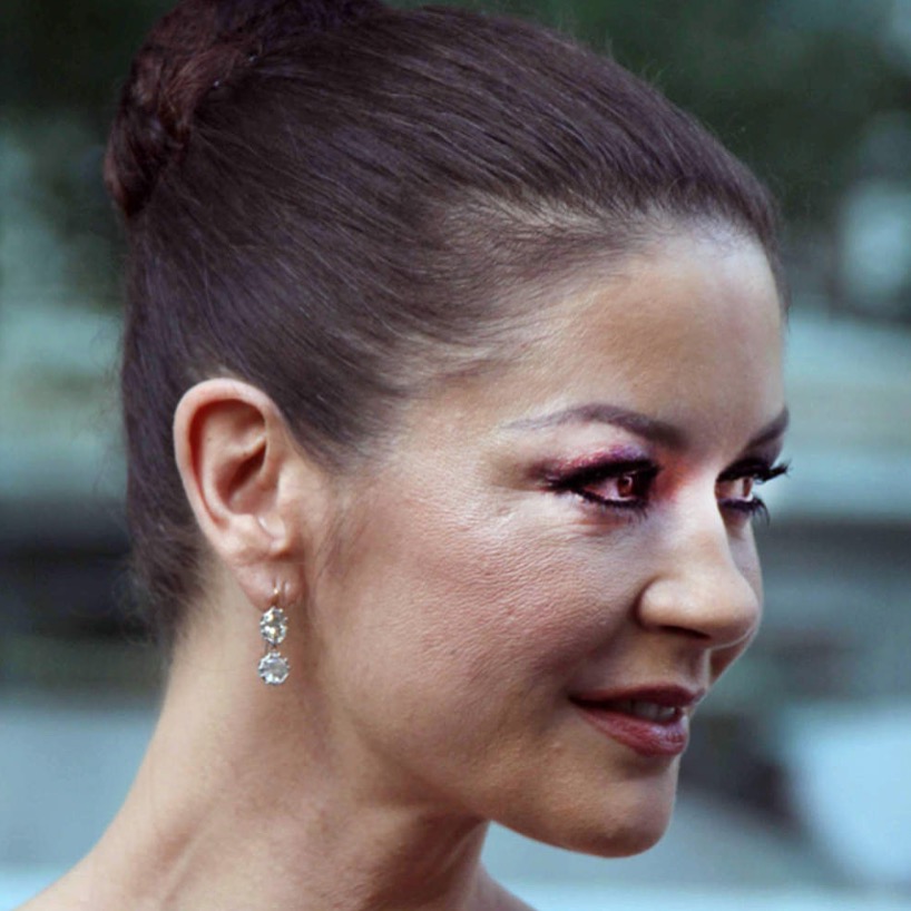 Catherine Zeta-Jones voici.fr
