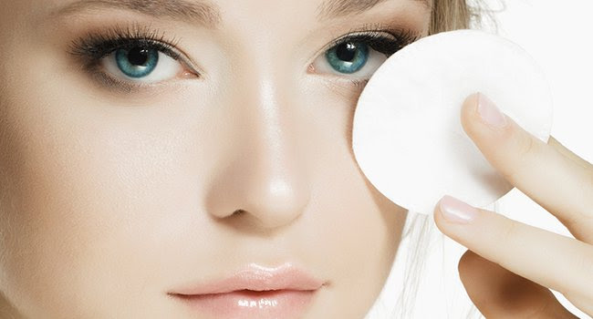 Comment bien se démaquiller les yeux ? 2
