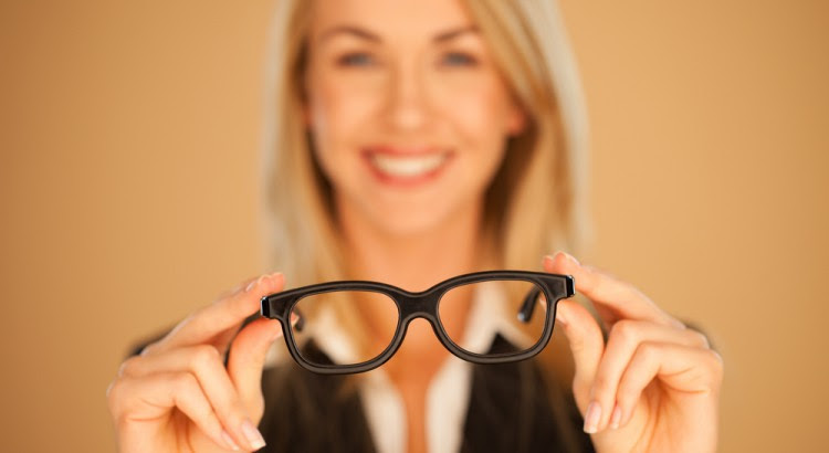 se maquiller quand on porte des lunettes
