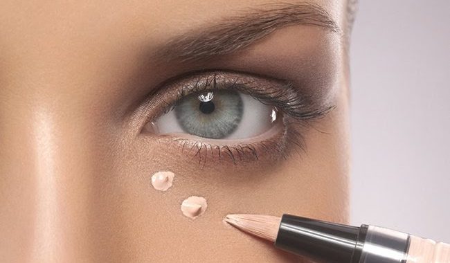 Quels produits sont indispensables au maquillage du teint