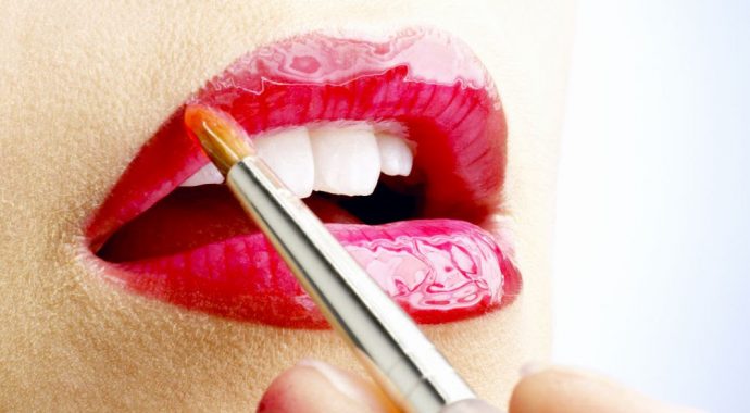 Comment choisir et faire tenir son gloss